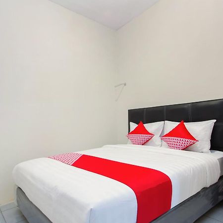 Oyo 1718 Homestay Wak Gobenk Salakan Kültér fotó